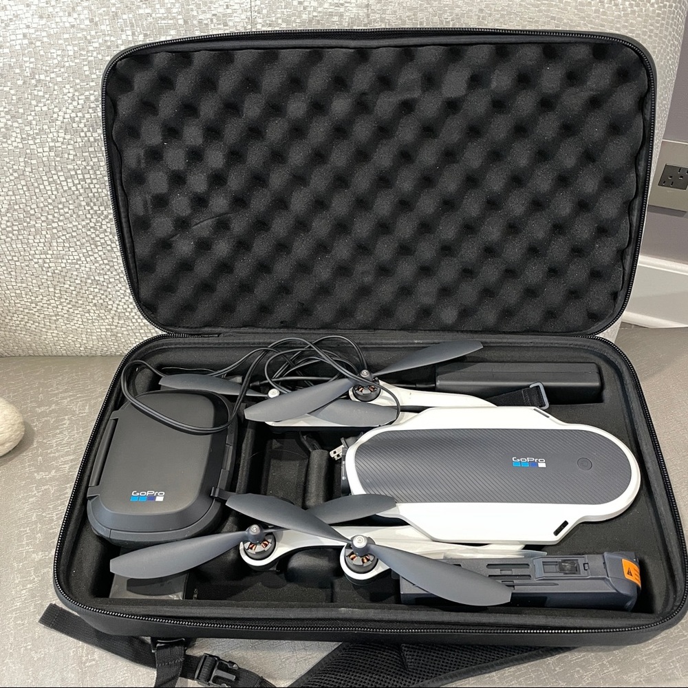 Go Pro Hero 7 Black + Karma Drone with case. Drone for parts or repair
